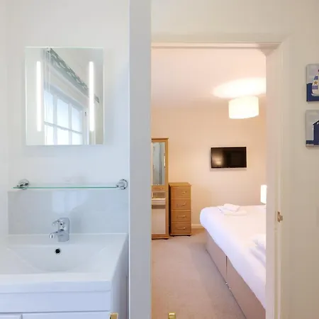 Brendon Arms Guest house 3*
