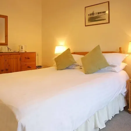 Brendon Arms Guest house 3*